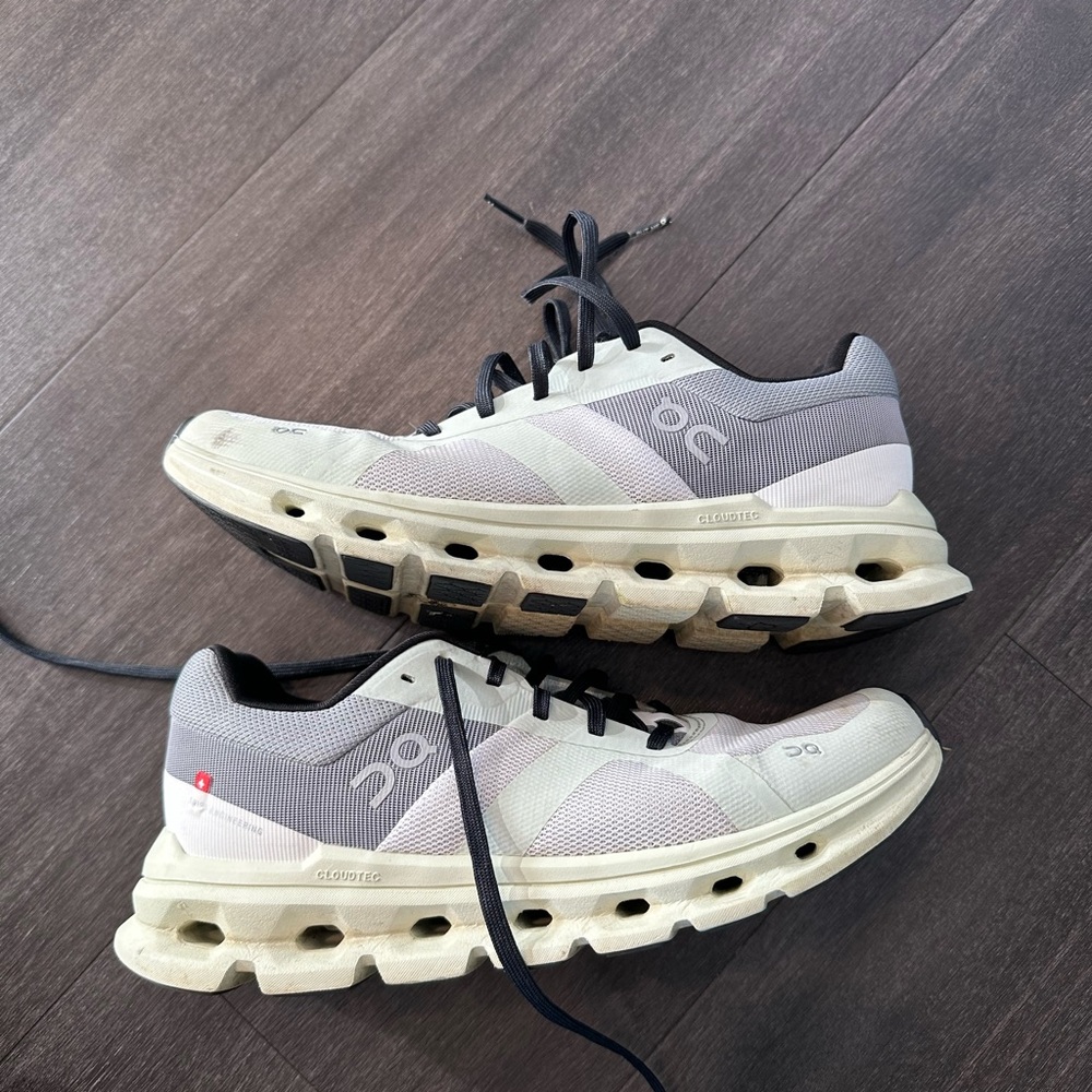 On Cloud Cloudrunner Sneakers 8.5